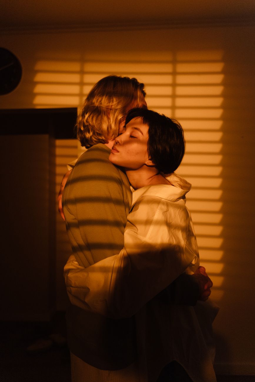 Pareja abrazada