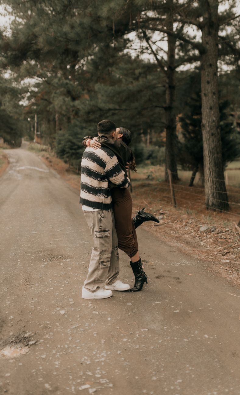Pareja abrazada